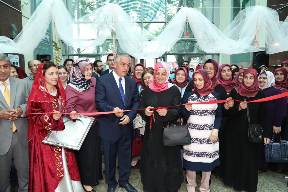 Üreten,aile ve ülke ekonomisine katkı sunan kadın... Üreten,aile ve ülke ekonomisine katkı sunan kadın...
