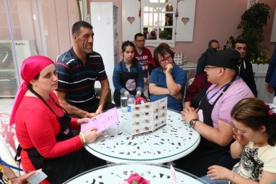 Minik'ten Zahir Kafe'ye Ziyaret Minik'ten Zahir Kafe'ye Ziyaret