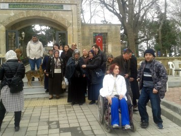 Engellilere bayram sevinci yaşattılar Engellilere bayram sevinci yaşattılar