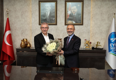 Eyüpsultan Belediye Başkanı Dr. Mithat Bülent Özmen görevine başladı