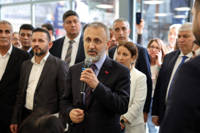 Başkan Dr. Mithat Bülent Özmen personelle bayramlaştı Başkan Dr. Mithat Bülent Özmen personelle bayramlaştı