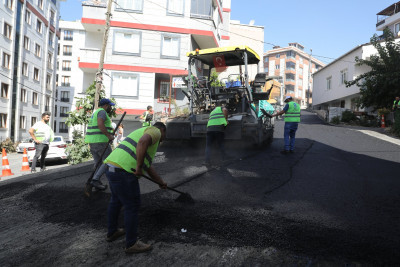 Asfaltlama çalışmaları tüm hızıyla sürüyor Asfaltlama çalışmaları tüm hızıyla sürüyor