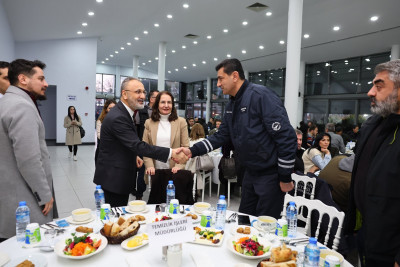 Başkan Özmen belediye personeliyle iftar sofrasında buluştu Başkan Özmen belediye personeliyle iftar sofrasında buluştu