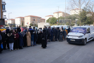 Eyüpsultan Belediyesi'nden vatandaşlara pide ikramı