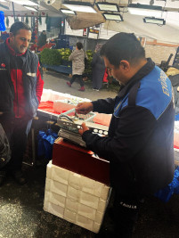 Eyüpsultan'da pazarlarda balık denetimi