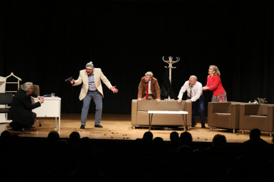 Yaşlılara Saygı Haftası'nda tiyatro gösterimi yapıldı