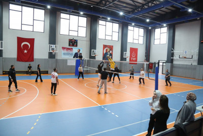 Yaş almış bireyler filede galibiyet için mücadele etti