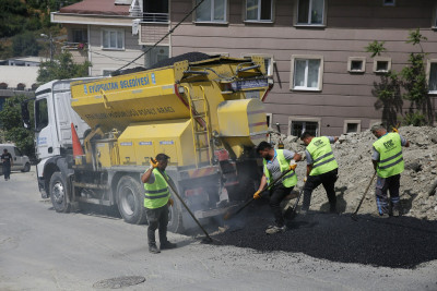 Taşocağı Dikyol Sokak'ta asfalt onarım