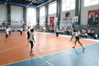 Genç voleybolcular filede yıldızlaştılar