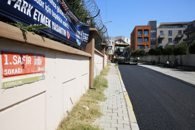 Göktürk 1. Safir Sokak'ta asfalt yenileme çalışması