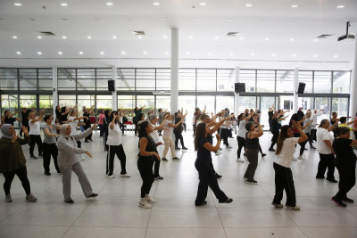 Eyüpsultan'da Kadınlar Zumba ile Hem Spor Yaptı Hem Eğlendi