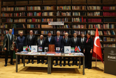 Başkan Özmen, Rami Kütüphanesi'ndeki Azerbaycan Bölümü'nü Ziyaret Etti