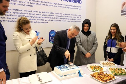 Eyüpsultan Belediye Başkanı Remzi Aydın, düzenlenen bir törenle, Eyüp Sultan Kadın Emeği Programı'nın (ESKEP) yeni merkezinin açılışını yaptı. Eyüpsultan Belediye Başkanı Remzi Aydın, düzenlenen bir törenle, Eyüp Sultan Kadın Emeği Programı'nın (ESKEP) yeni merkezinin açılışını yaptı.