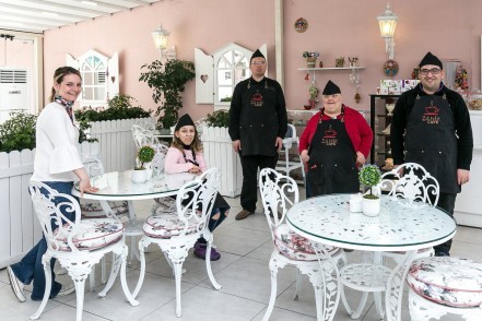 Eyüpsultan Belediye Başkanı Remzi Aydın, Zahir Kafe Atölyesi, kutlama, doğum günü Eyüpsultan Belediye Başkanı Remzi Aydın, Zahir Kafe Atölyesi, kutlama, doğum günü