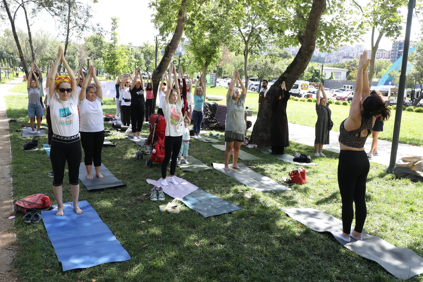Yoga tutkunları Eyüpsultan'da buluştu Yoga tutkunları Eyüpsultan'da buluştu