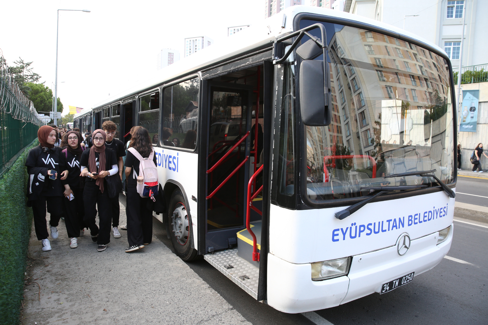 Öğrencilere ücretsiz ulaşım desteği