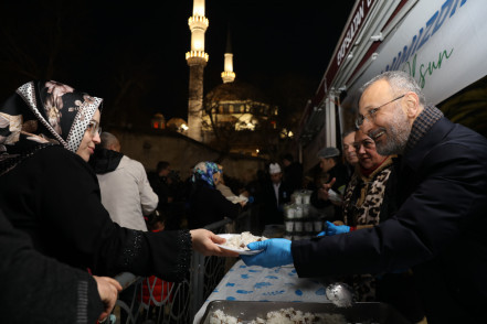 Eyüpsultan, Miraç Kandili'nde müminlerle doldu taştı Eyüpsultan, Miraç Kandili'nde müminlerle doldu taştı