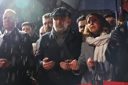 6 Şubat'ta yaşamını yitiren canlar AKOM önünde anıldı 6 Şubat'ta yaşamını yitiren canlar AKOM önünde anıldı