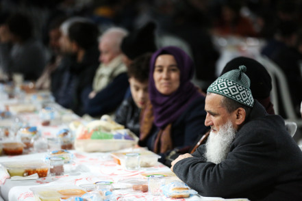 Eyüpsultan'da Ramazan bereketi: Binler gönül sofrasında buluşuyor Eyüpsultan'da Ramazan bereketi: Binler gönül sofrasında buluşuyor