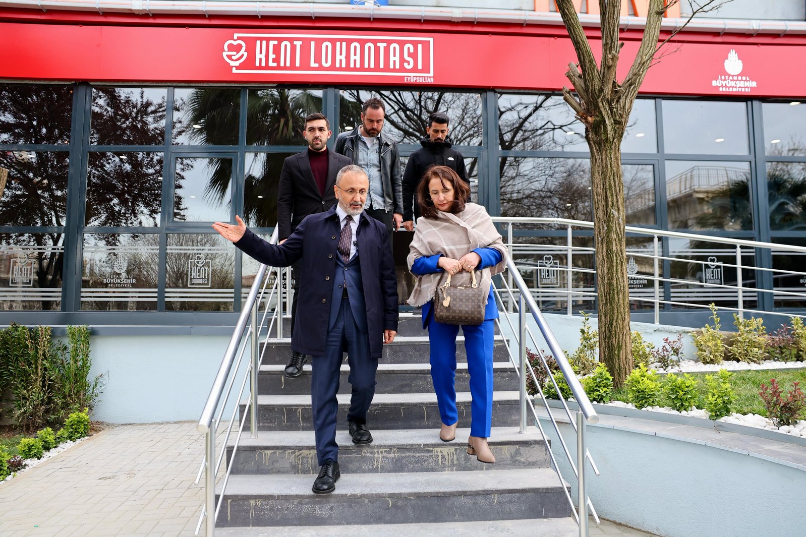 Başkan Özmen Eyüpsultan'ın ilk Kent Lokantası'nın çalışmalarını inceledi Başkan Özmen Eyüpsultan'ın ilk Kent Lokantası'nın çalışmalarını inceledi