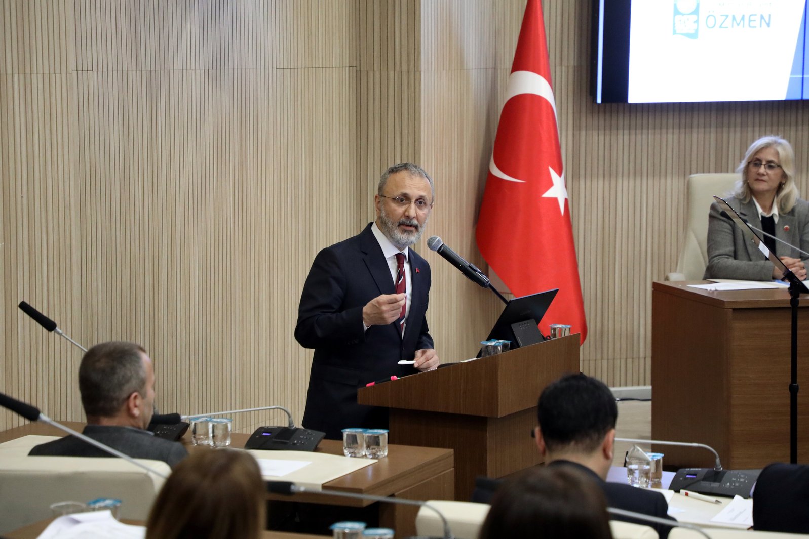 Başkan Özmen, 2024 Faaliyet Raporunu Meclis'e sundu Başkan Özmen, 2024 Faaliyet Raporunu Meclis'e sundu
