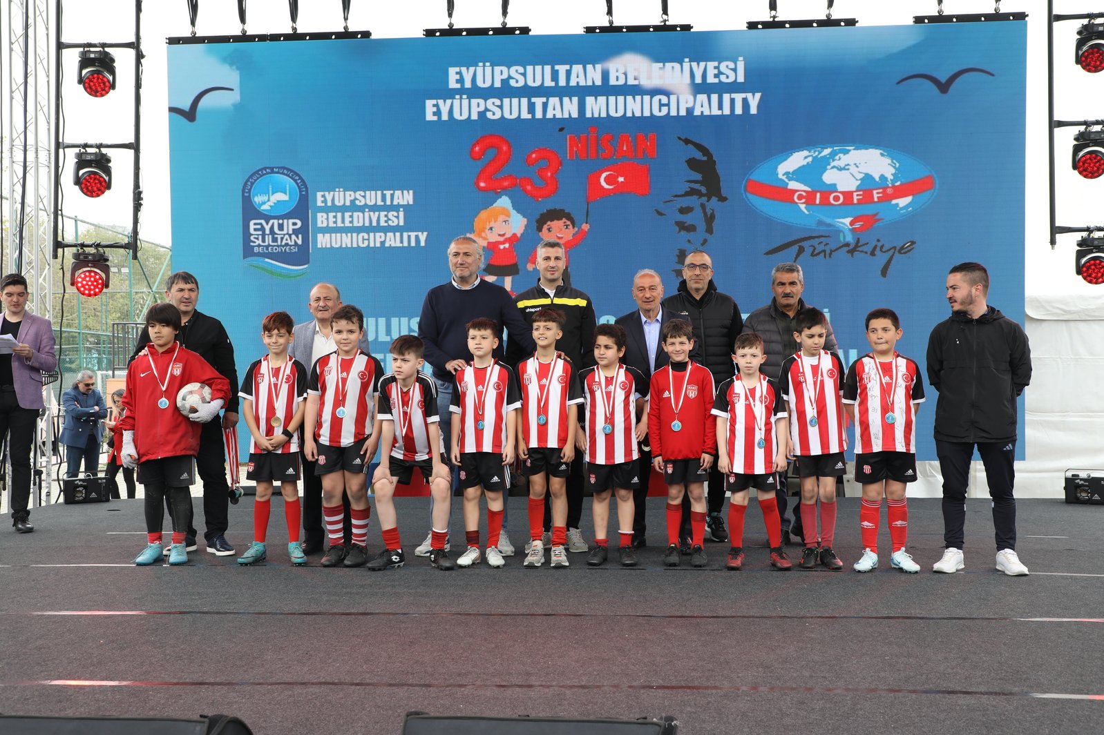 23 Nisan'a özel U10 Futbol Turnuvası 23 Nisan'a özel U10 Futbol Turnuvası