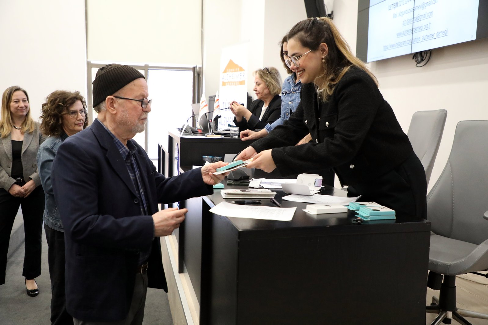 Eyüpsultan Belediyesi'nden Alzheimer hastalarına “Akıllı Takip” desteği Eyüpsultan Belediyesi'nden Alzheimer hastalarına “Akıllı Takip” desteği