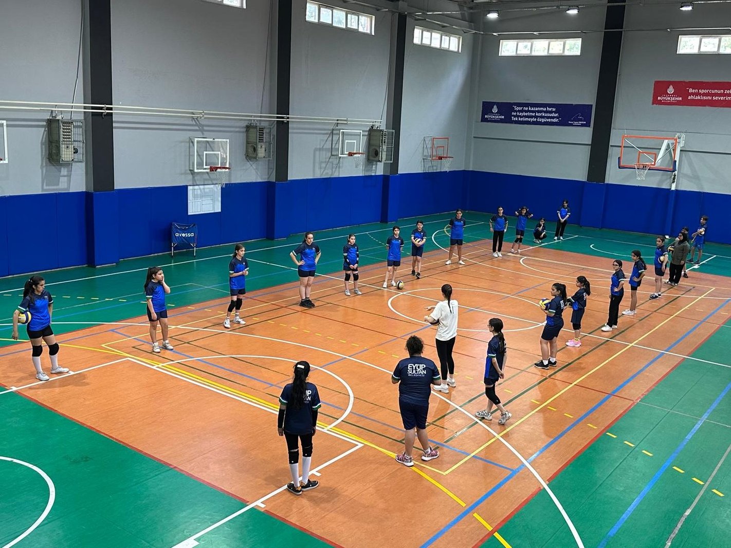 Yaz Spor Okulları yoğun katılımla devam ediyor Yaz Spor Okulları yoğun katılımla devam ediyor