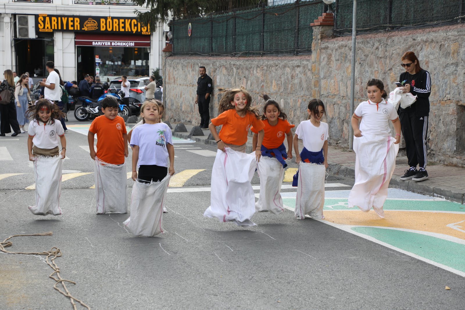 Eyüpsultan'da sokaklar çocuklarımız için dönüşüyor Eyüpsultan'da sokaklar çocuklarımız için dönüşüyor