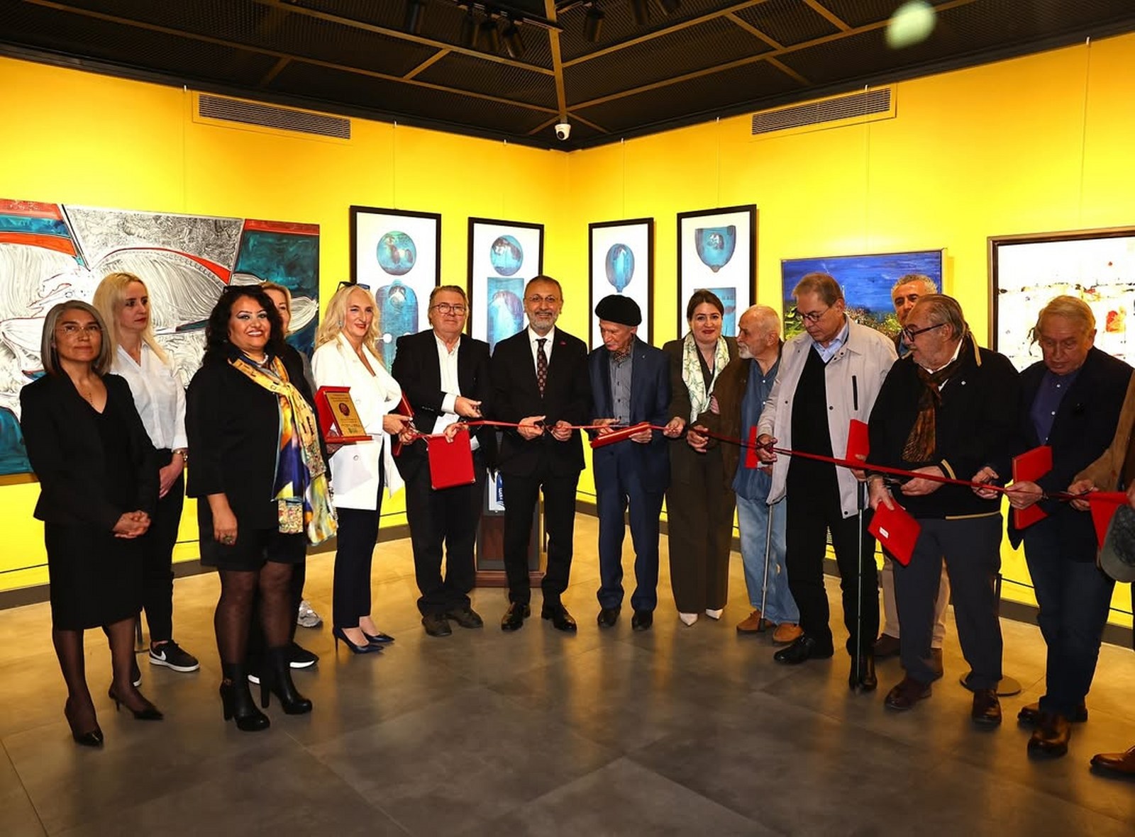 Eyüpsultan'da “Sonsuzluk ve Ötesi” sergisi sanatseverlerle buluştu