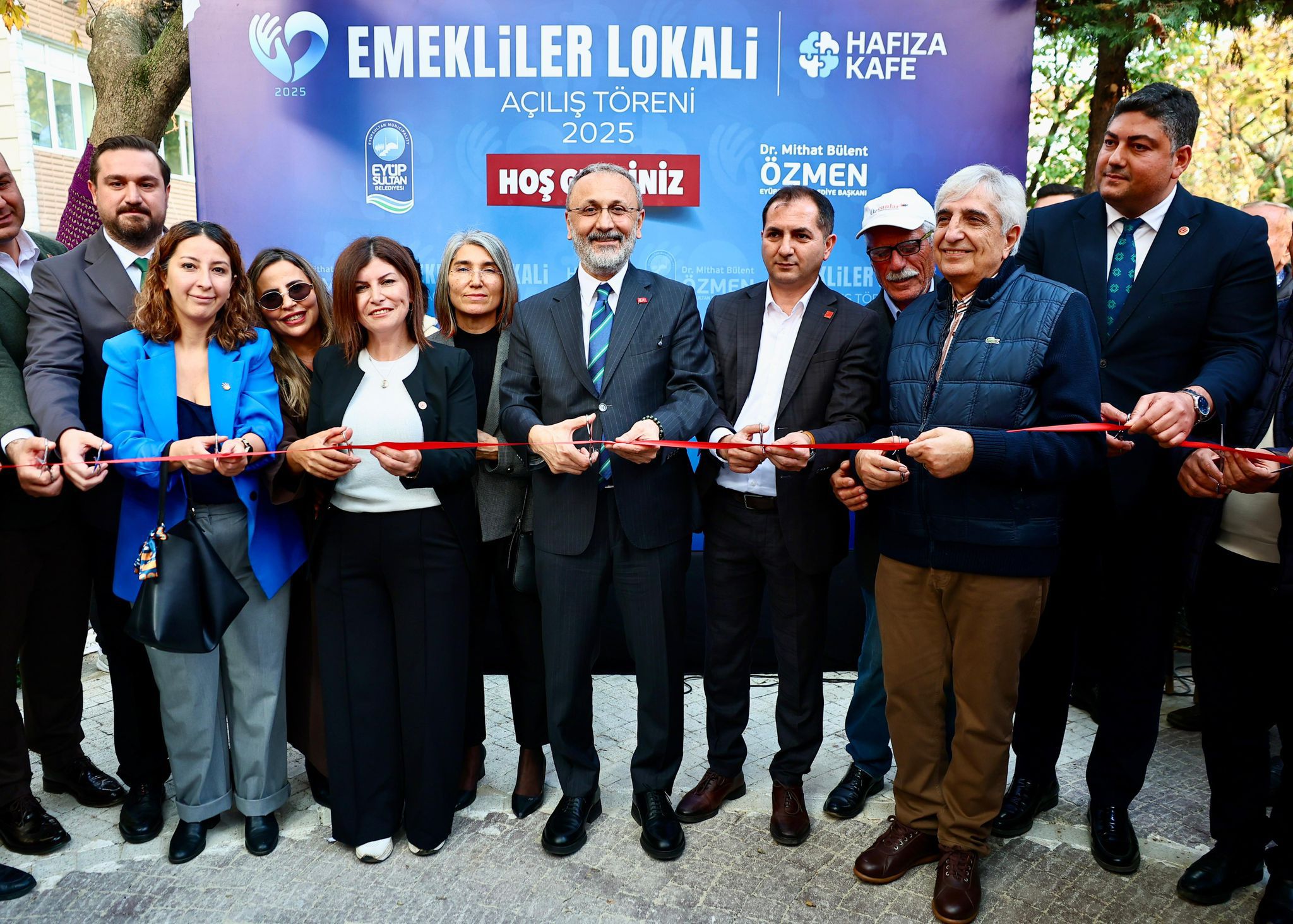 Emekliler Lokali Hafıza Kafe açıldı