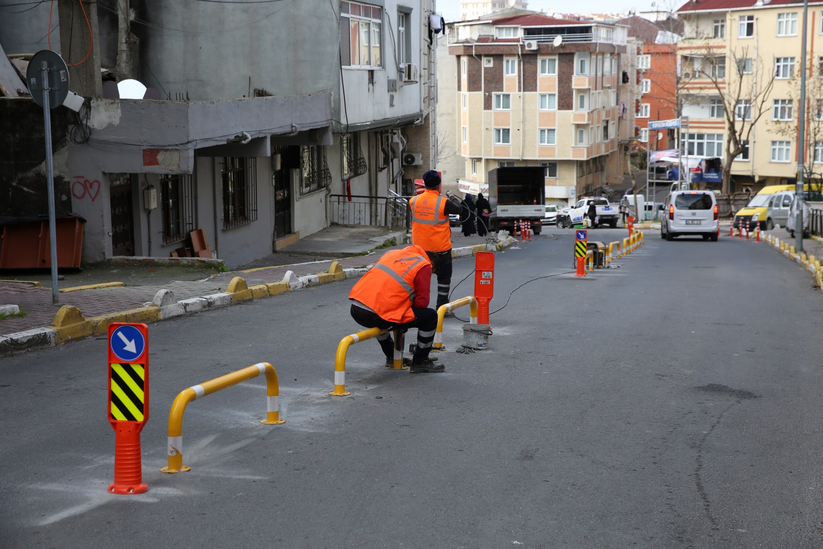 Muhtar Camii Sokak'ta trafik sorununa çözüm