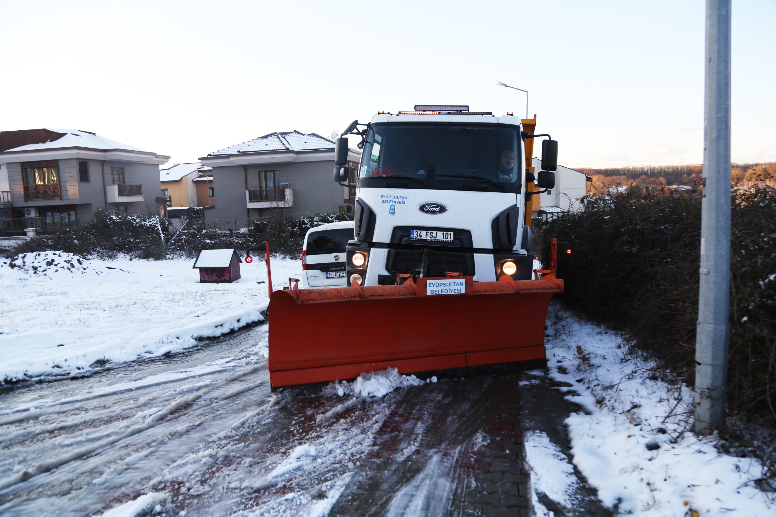 Eyüpsultan Belediyesi Yoğun Kar Yağışına Karşı 7/24 Sahadaydı
