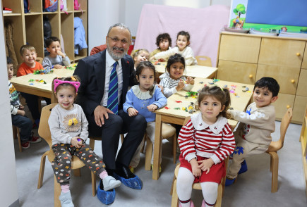 Başkan Mithat Bülent Özmen İslambey'de Yeni Açılan Çocuk Etkinlik Merkezi'ni ziyaret etti