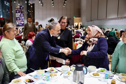 Başkan Özmen, 8 Mart Dünya Emekçi Kadınlar Günü'nde Eyüpsultanlı Kadınlarla İftar Sofrasında Buluştu