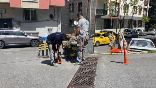 Fen İşleri ekipleri Eyüpsultan'ın dört bir yanında sahada