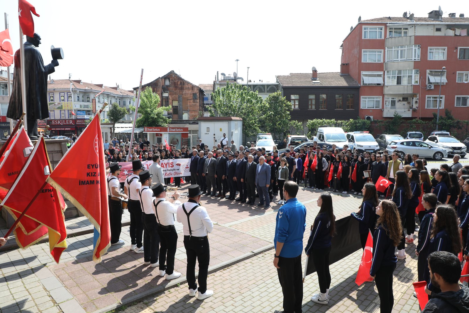 Eyüpsultan'da 19 Mayıs Coşkusu Gençlik Yürüyüşüyle Başladı Eyüpsultan'da 19 Mayıs Coşkusu Gençlik Yürüyüşüyle Başladı