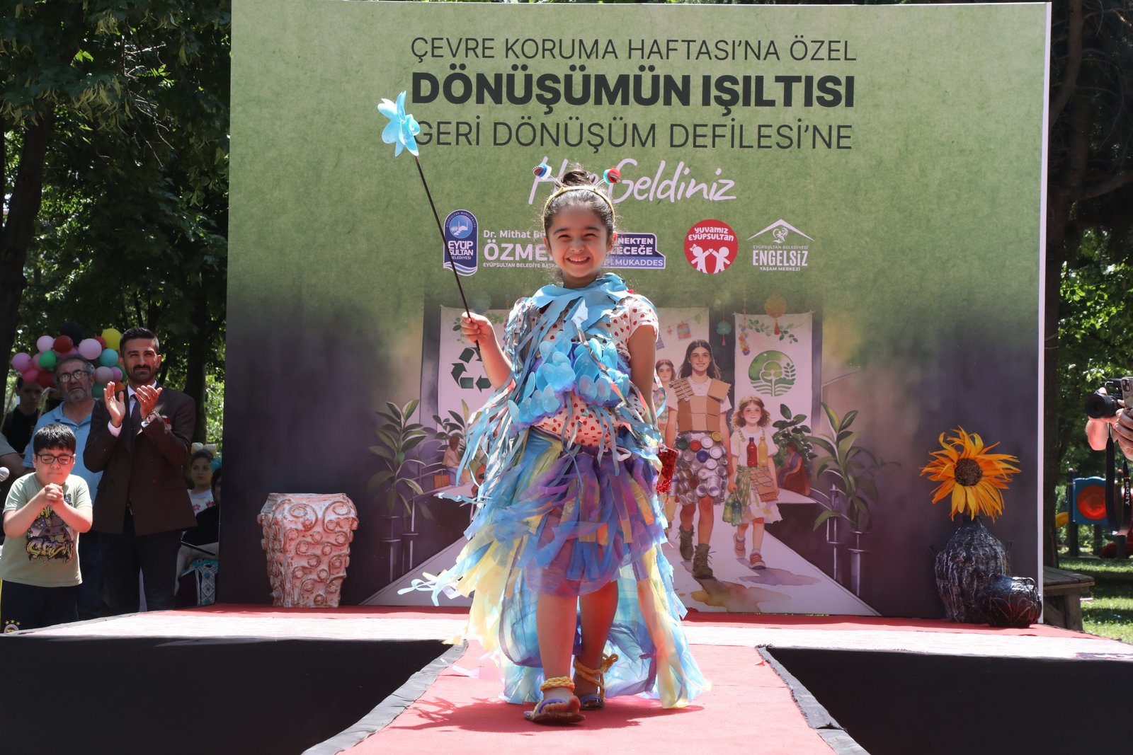 Dönüşümün Işıltısı "Geri Dönüşüm Defilesi" Dönüşümün Işıltısı "Geri Dönüşüm Defilesi"